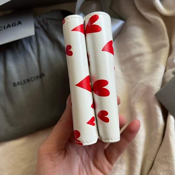 Balenciaga Cash Heart Print Mini Wallet - Picture 8 of 11